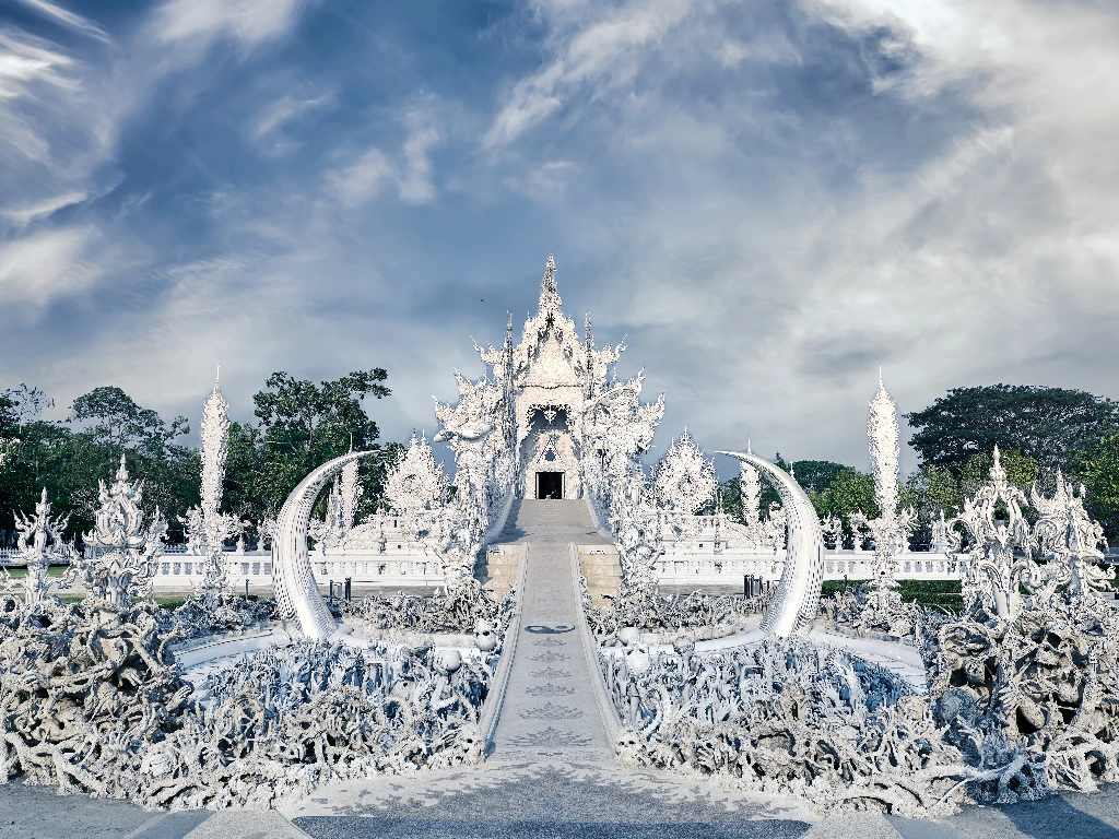 Chiang Rai : temple blanc et maison noire
