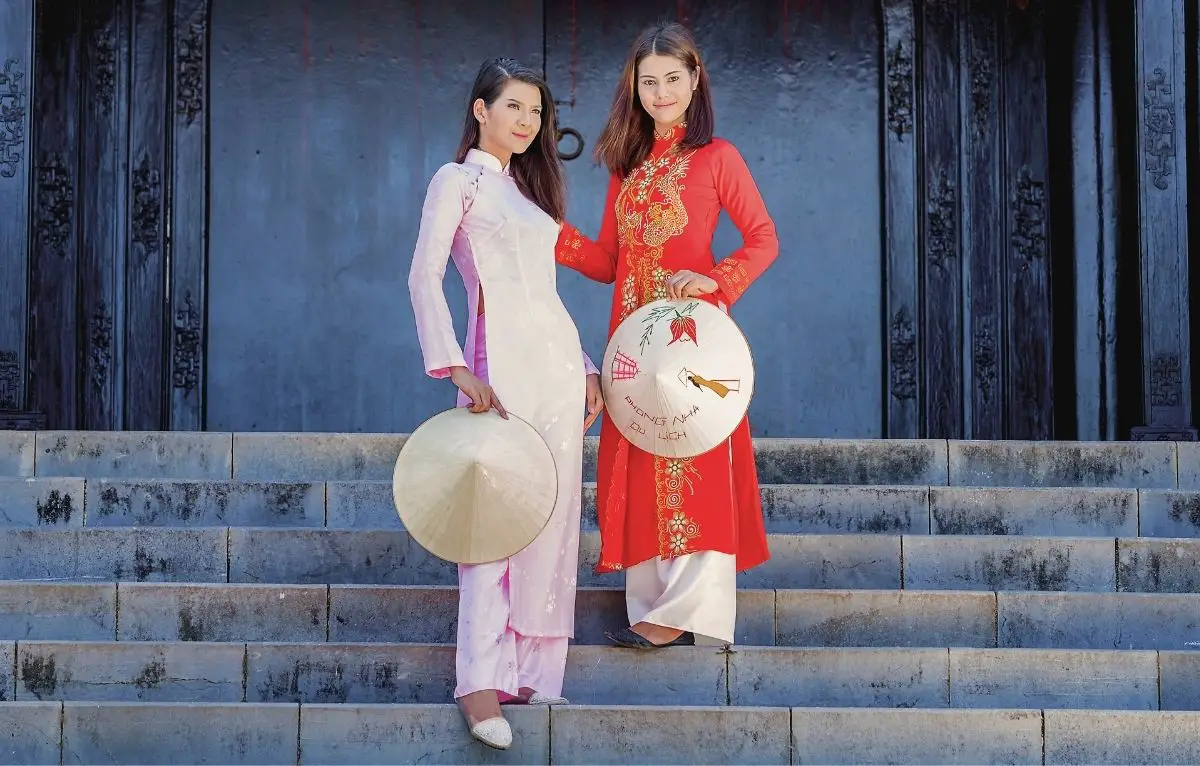 Découvrir la Ao Dài : L’élégance intemporelle du costume traditionnel vietnamien